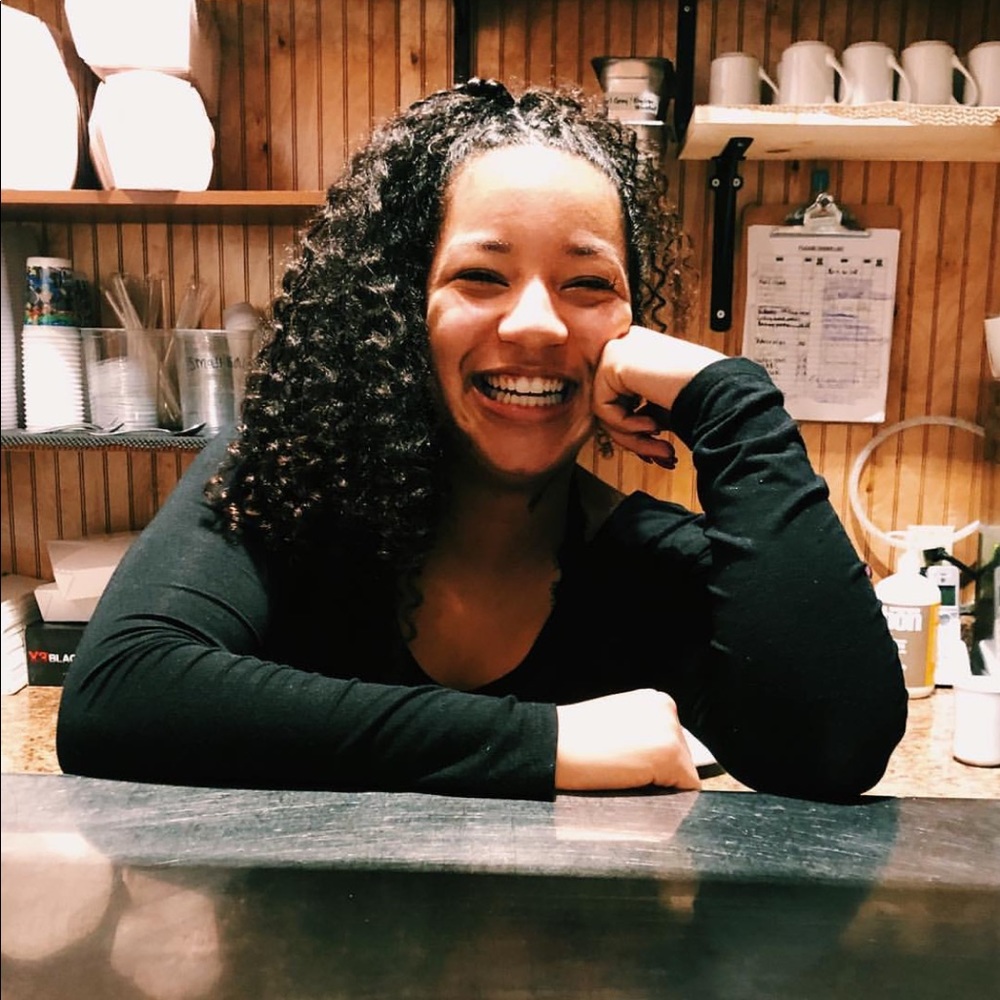 Meet your Posher, Yasmine